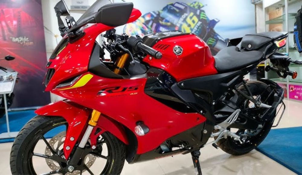 पापा का पसंदीदा New Yamaha R15 दमदार परफॉर्मेंस और एडवांस फीचर्स के साथ